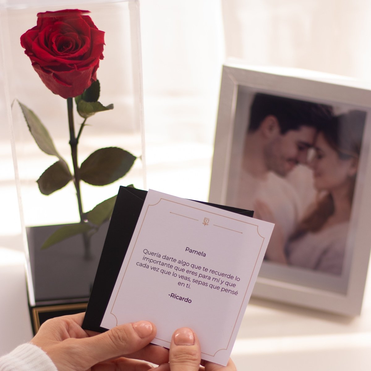 Imperiora con marco - arreglo de rosas - Rosata Floral