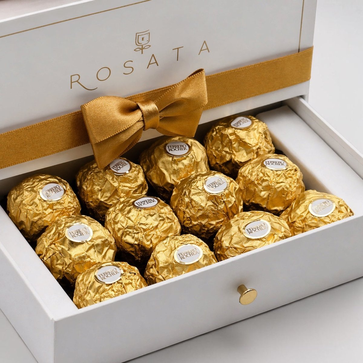 Harmonia White - 9 rosas con chocolates - arreglo de rosas - Rosata Floral