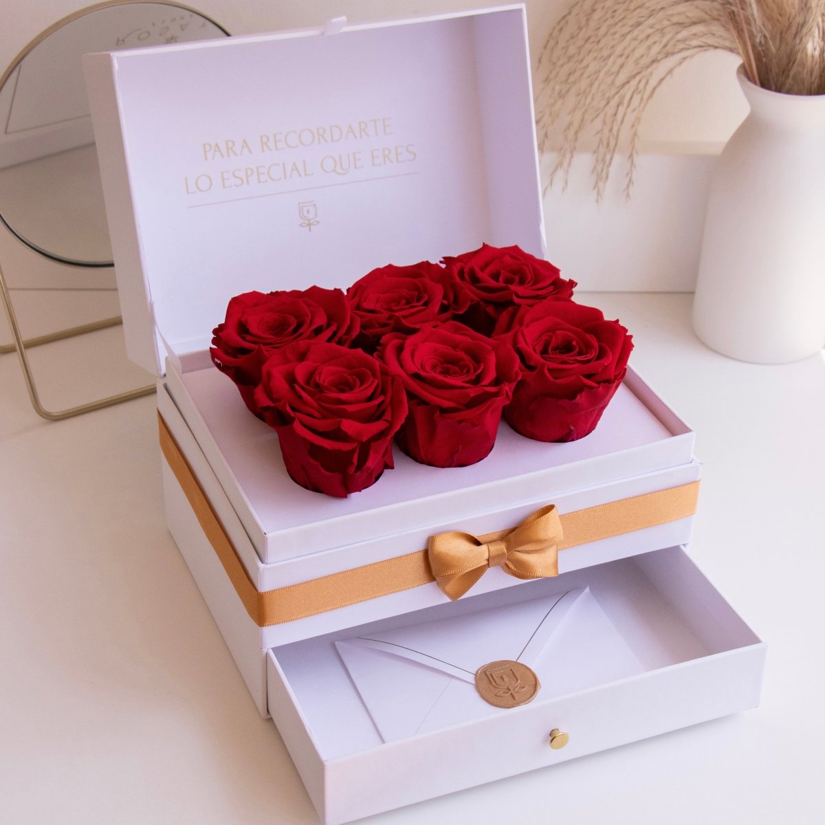 Cofret White - 6 rosas eternas - arreglo de rosas - Rosata Floral