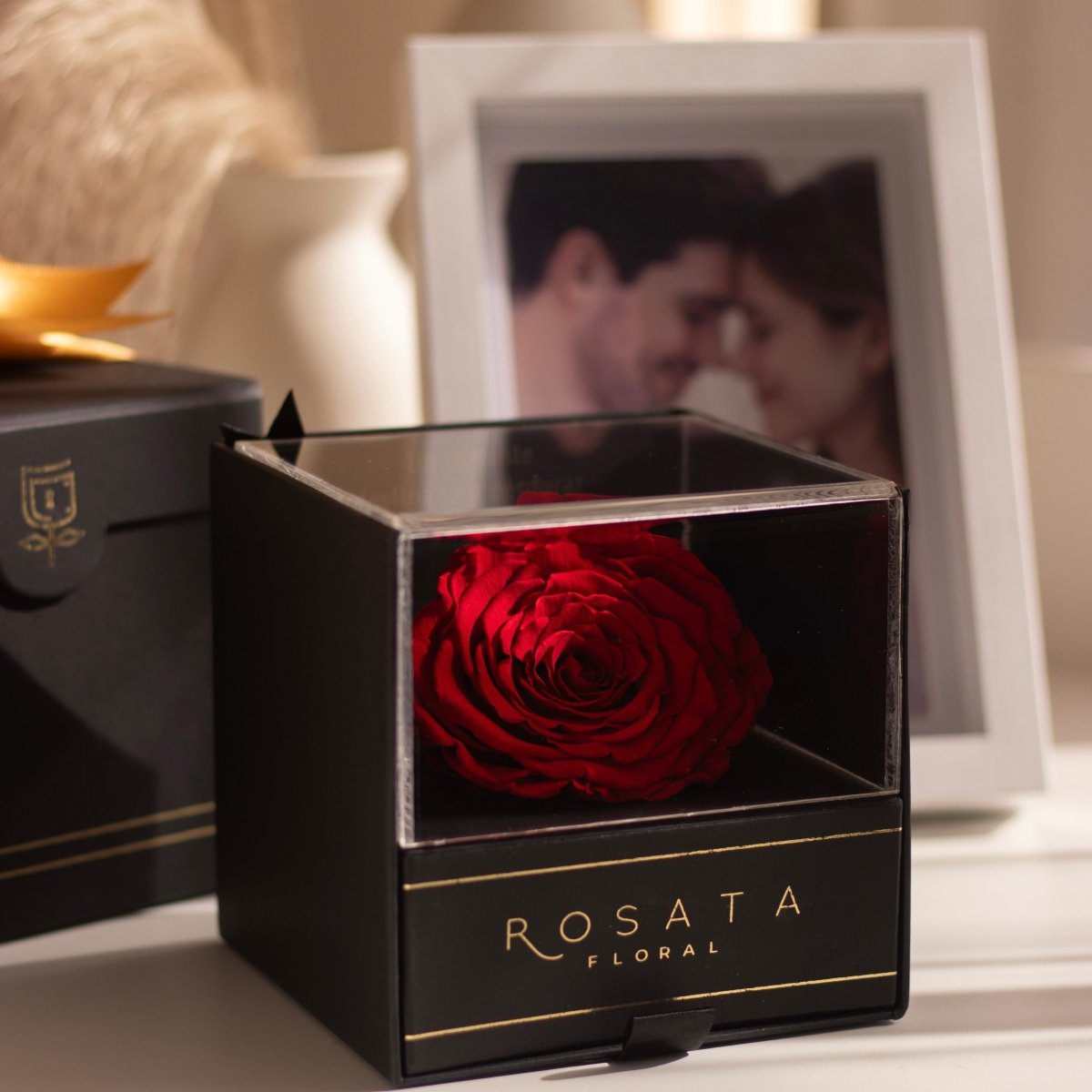 Everty con foto en marco - arreglo de rosas - Rosata Floral