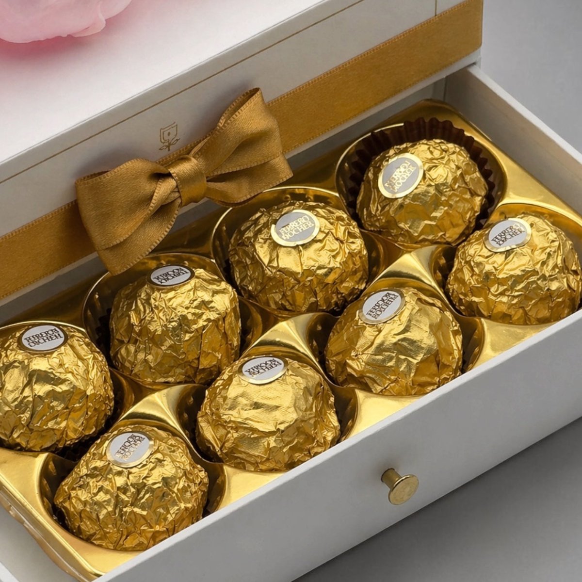 Harmonia White - 3 Peonias con chocolates - arreglo de rosas - Rosata Floral