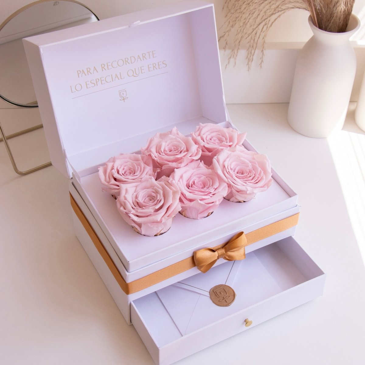 Cofret White - 6 rosas eternas - arreglo de rosas - Rosata Floral