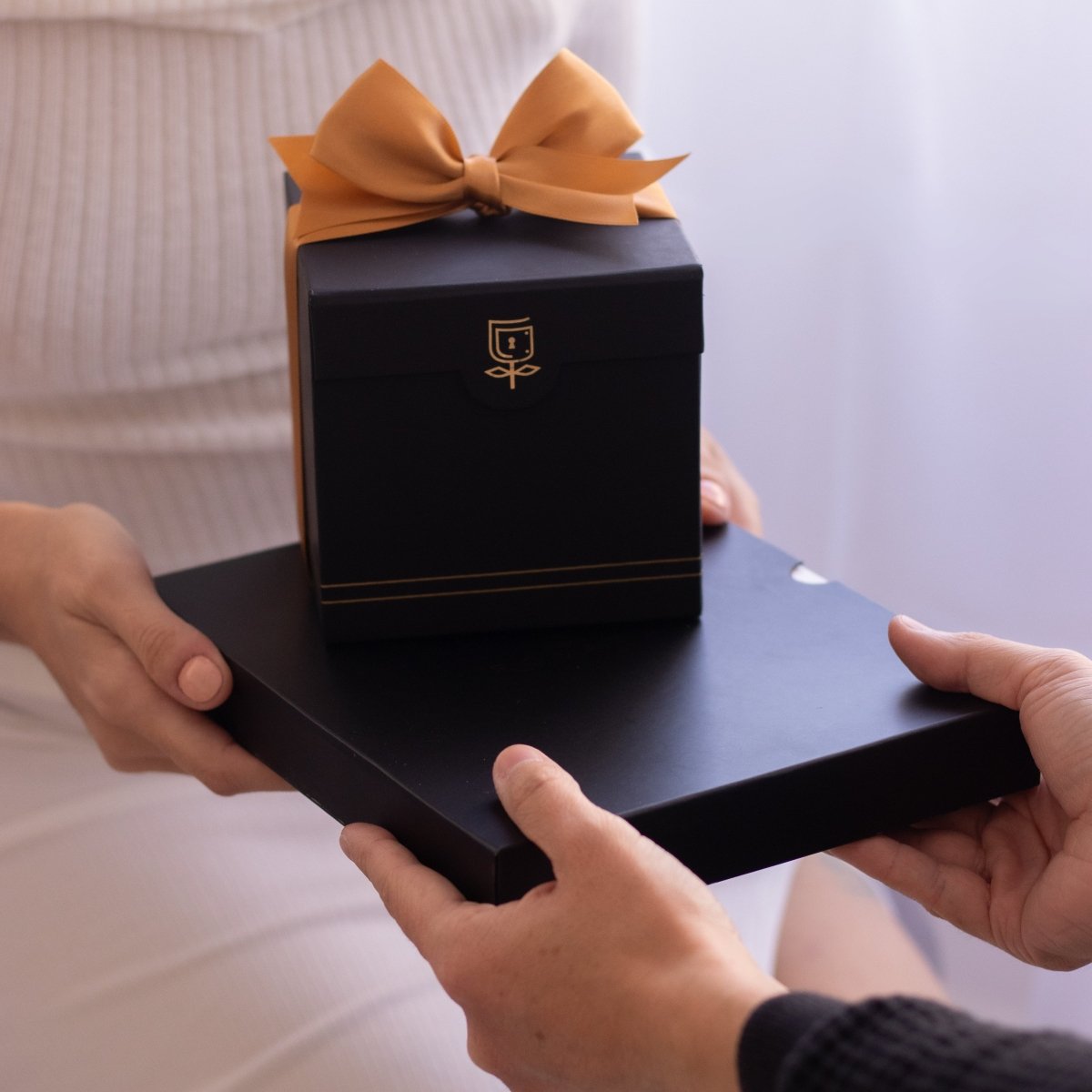 Everty con Marco - arreglo de rosas - Rosata Floral