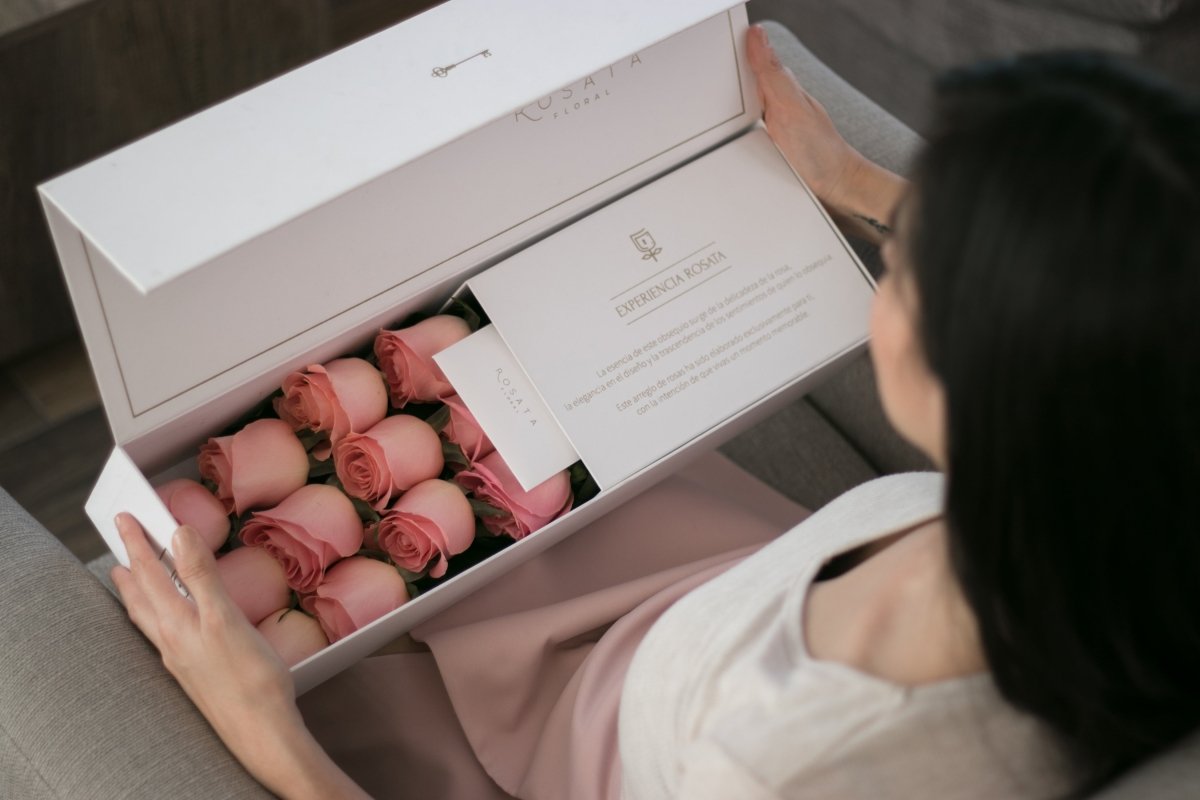 Classic White - Envío Nacional - arreglo de rosas - Rosata Floral