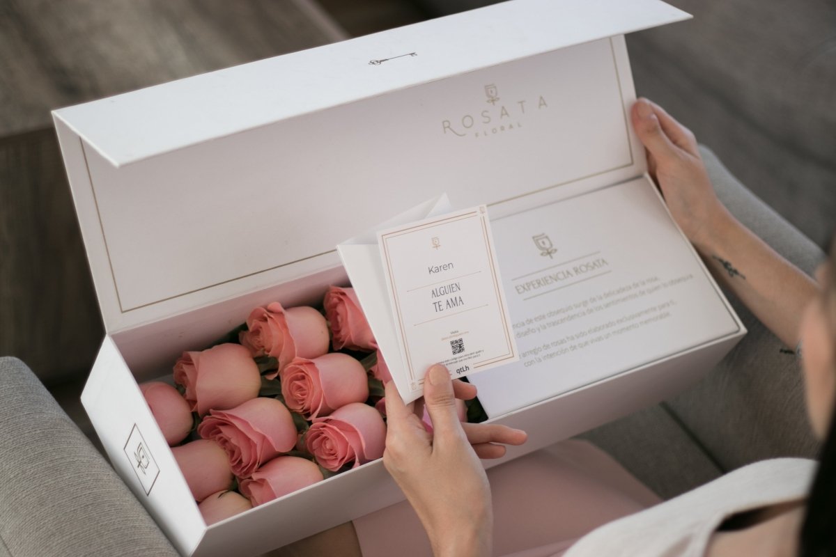 Classic White - Envío Nacional - arreglo de rosas - Rosata Floral